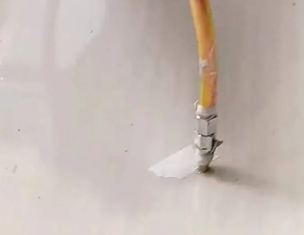 建瓯瓷砖空鼓维修公司专业解答在瓷砖铺贴过程中，如果使用的砂料过粗（如全部使用了粗砂），可能会导致以下问题