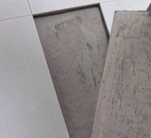 建瓯瓷砖空鼓维修公司分享瓷砖铺贴时如果打浆（即涂抹在瓷砖背面和基层上的砂浆或瓷砖胶）过少，会带来以下问题